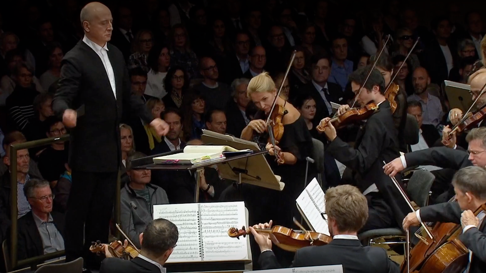 Järvi Conducts Sibelius